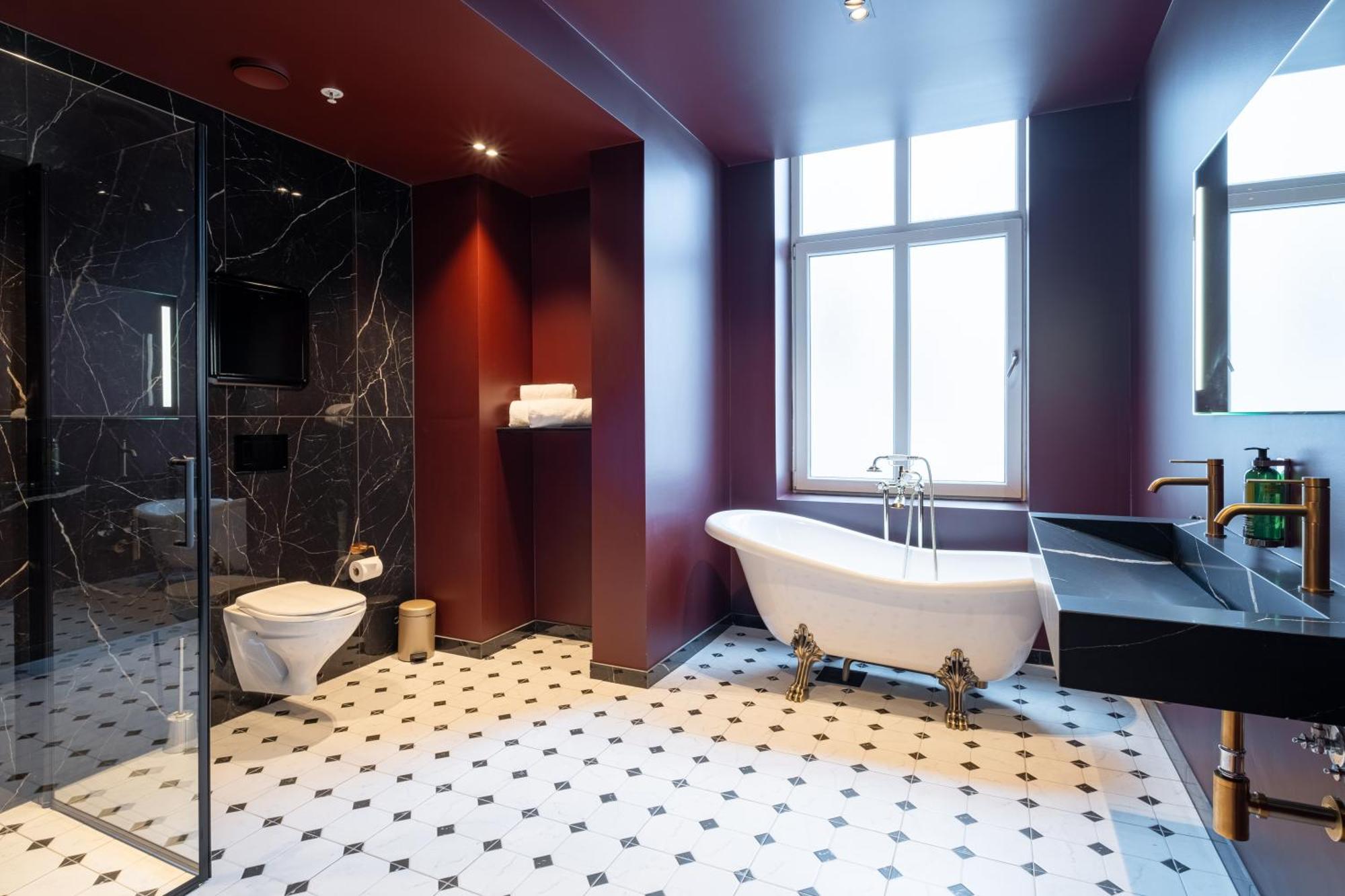 Hotel The 4*