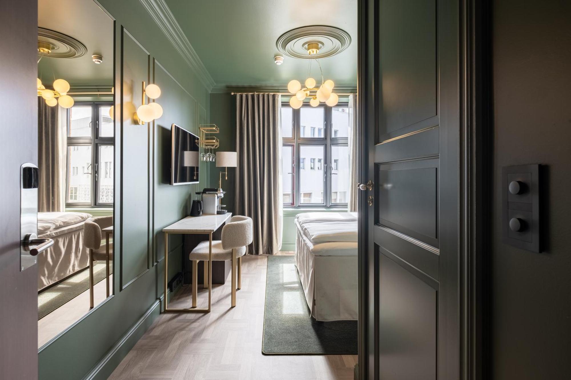 The Hotel 4*